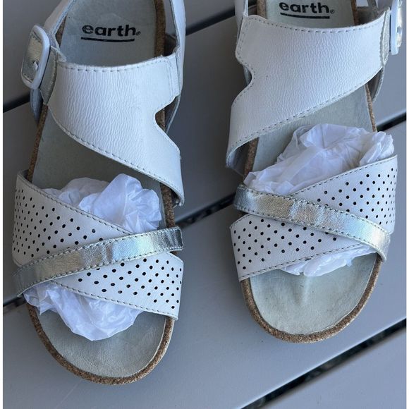 Earth linden laguna leather sandals - size 6 - white/silver - Picture 4 of 10